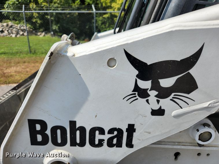 image for item MK9228 2005 Bobcat S300  skid steer loader