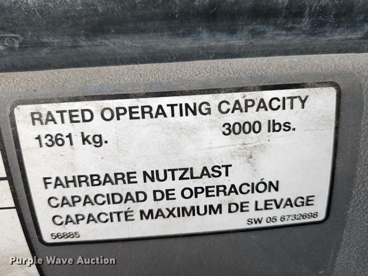 image for item MK9228 2005 Bobcat S300  skid steer loader