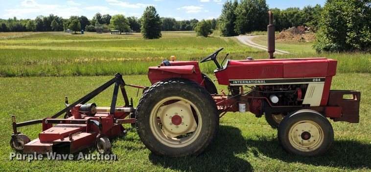 image for item MK9273 International Harvester 284  tractor