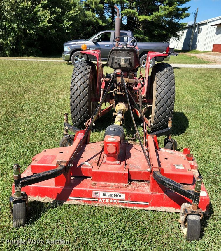 image for item MK9273 International Harvester 284  tractor