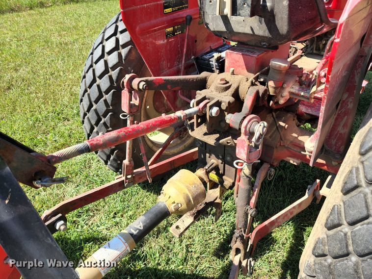 image for item MK9273 International Harvester 284  tractor