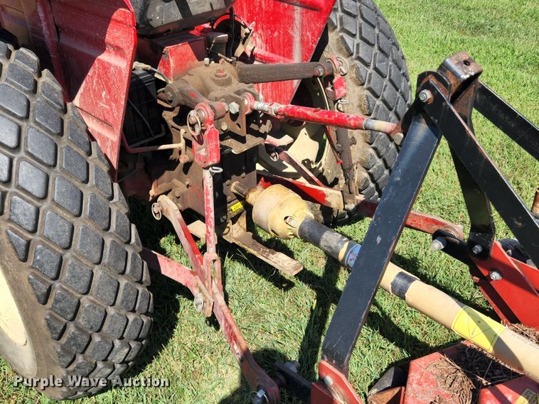 image for item MK9273 International Harvester 284  tractor