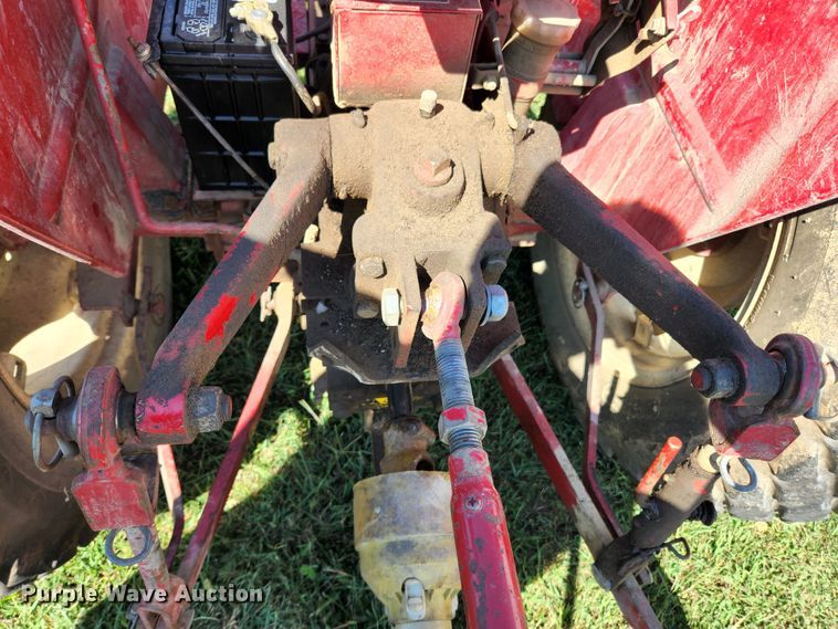 image for item MK9273 International Harvester 284  tractor
