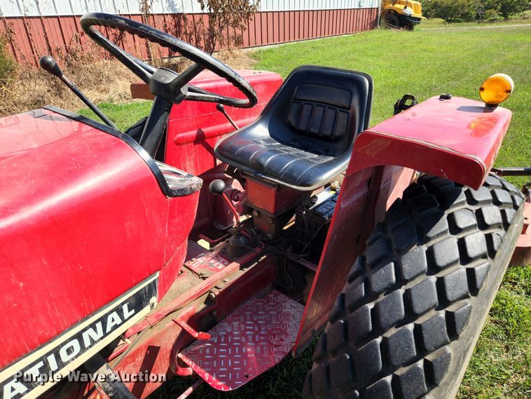 image for item MK9273 International Harvester 284  tractor