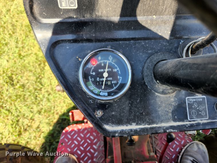 image for item MK9273 International Harvester 284  tractor