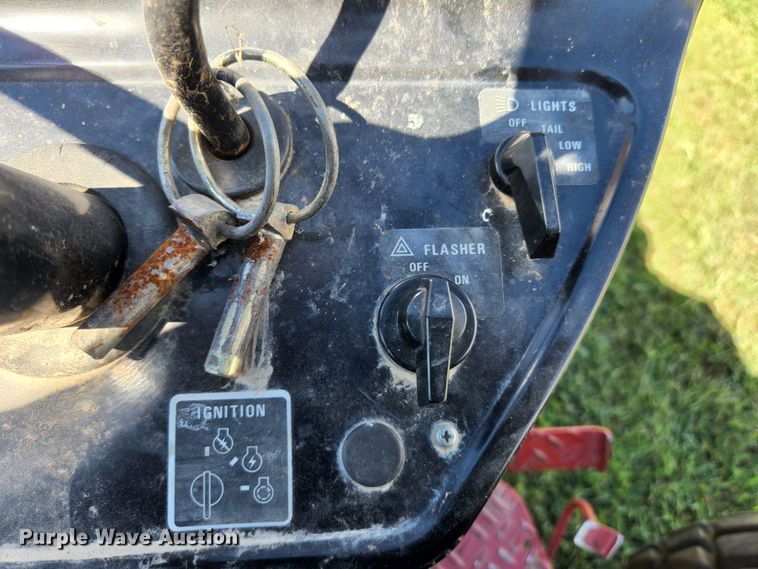 image for item MK9273 International Harvester 284  tractor