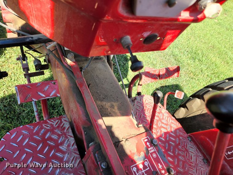 image for item MK9273 International Harvester 284  tractor