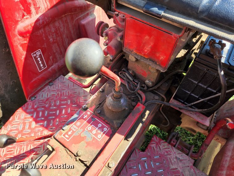 image for item MK9273 International Harvester 284  tractor