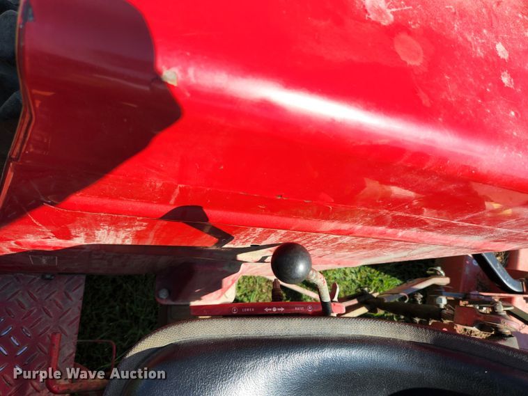 image for item MK9273 International Harvester 284  tractor