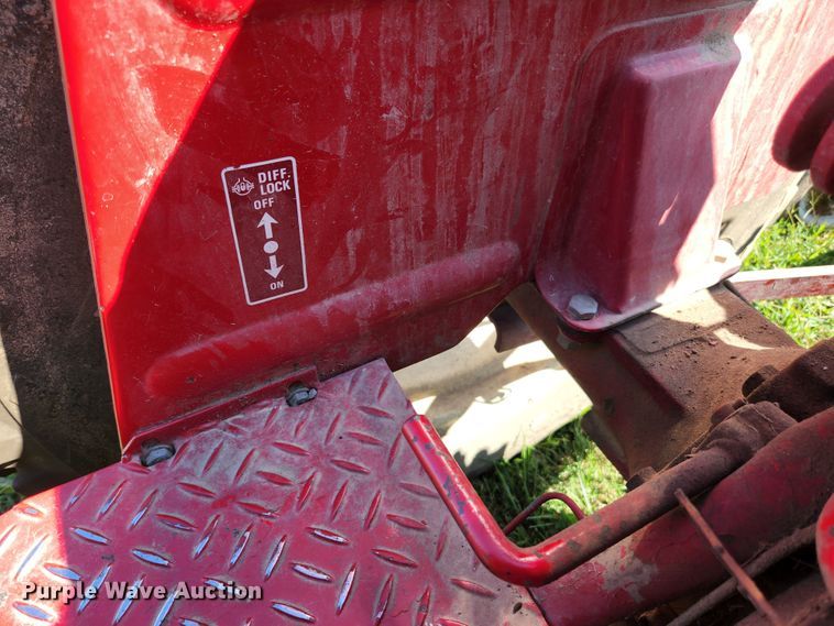 image for item MK9273 International Harvester 284  tractor
