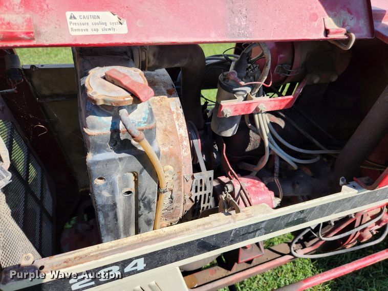 image for item MK9273 International Harvester 284  tractor