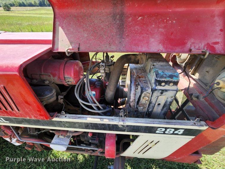 image for item MK9273 International Harvester 284  tractor