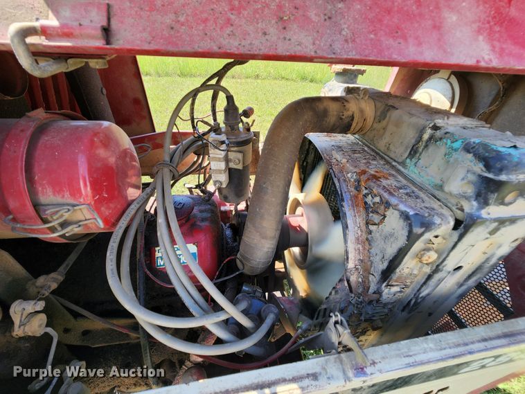 image for item MK9273 International Harvester 284  tractor