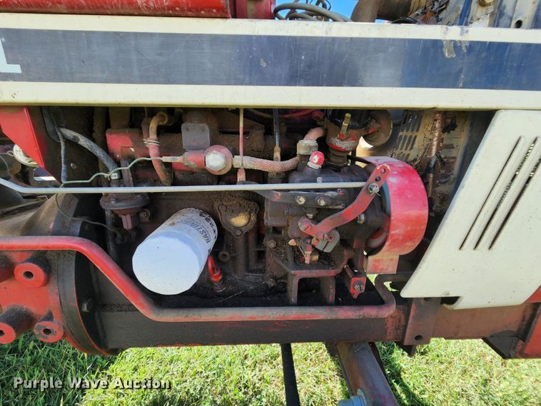 image for item MK9273 International Harvester 284  tractor