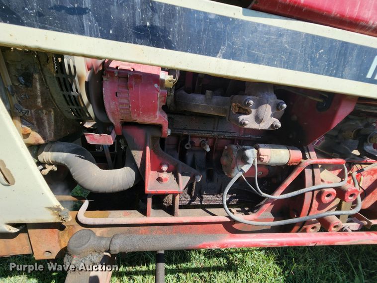 image for item MK9273 International Harvester 284  tractor