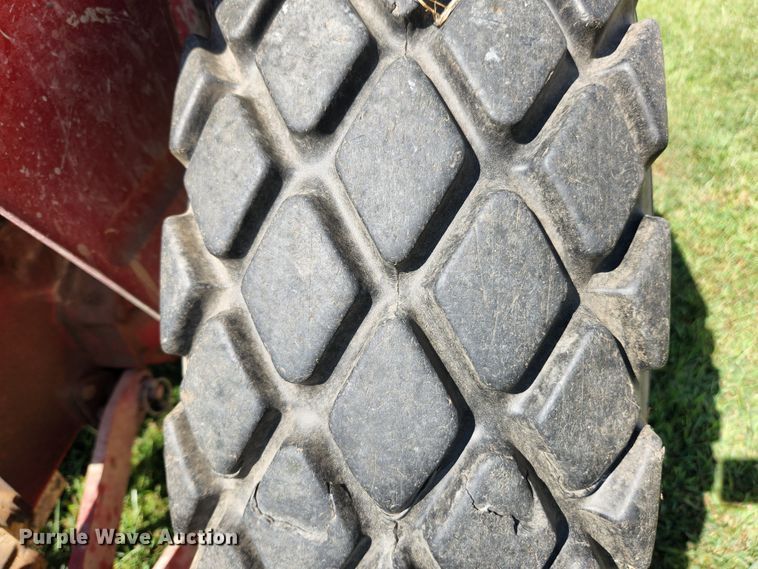 image for item MK9273 International Harvester 284  tractor