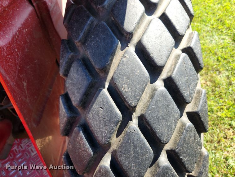 image for item MK9273 International Harvester 284  tractor