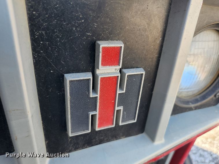 image for item MK9273 International Harvester 284  tractor