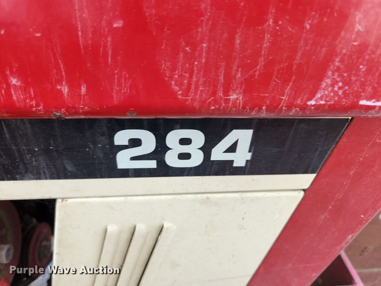 image for item MK9273 International Harvester 284  tractor