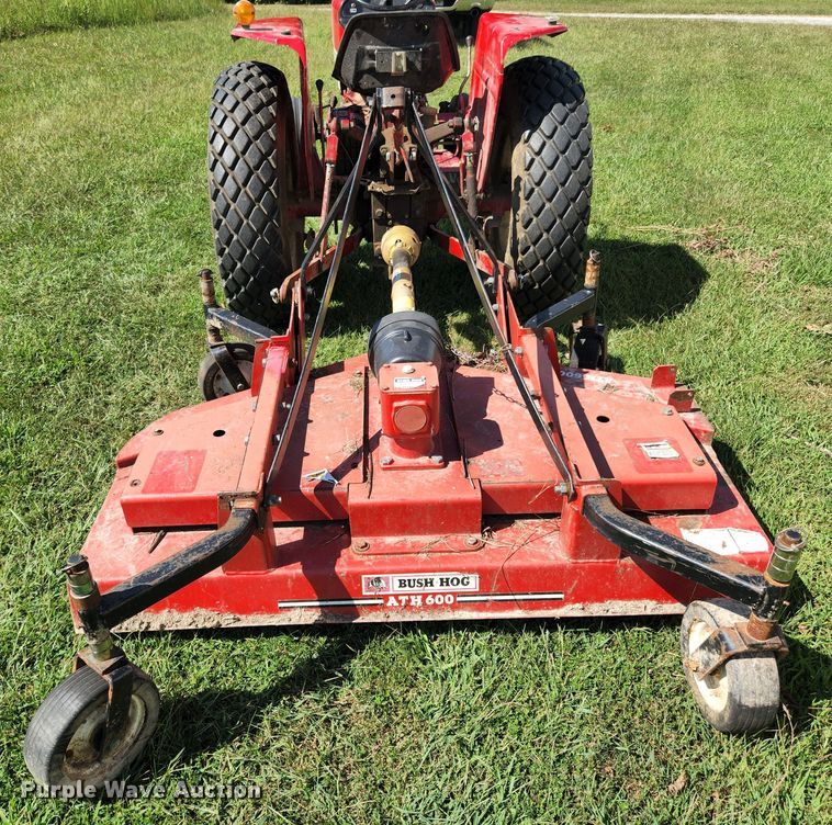 image for item MK9273 International Harvester 284  tractor