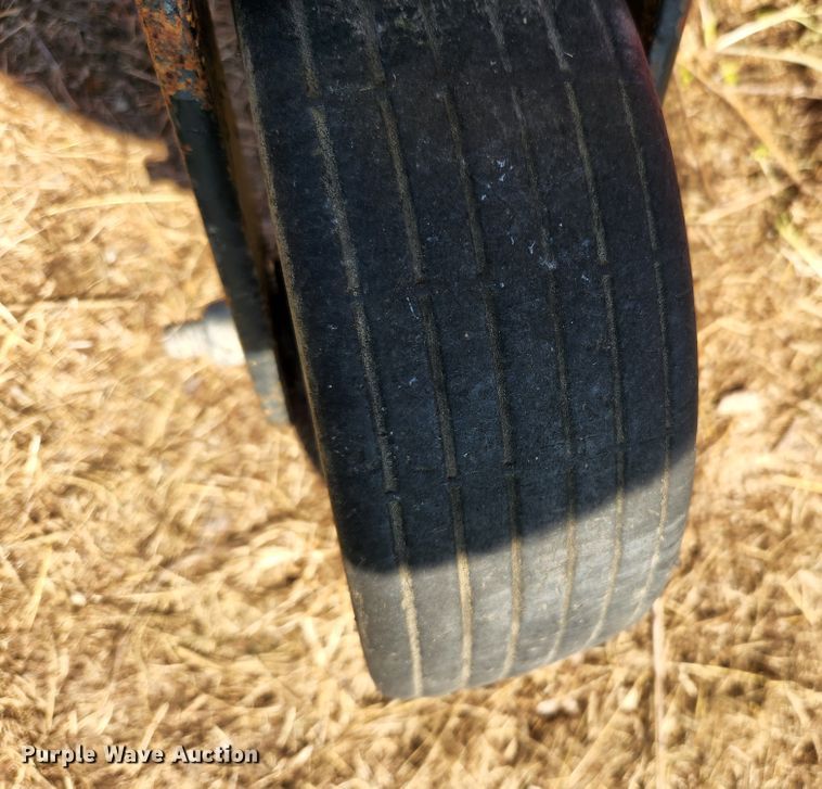 image for item MK9273 International Harvester 284  tractor