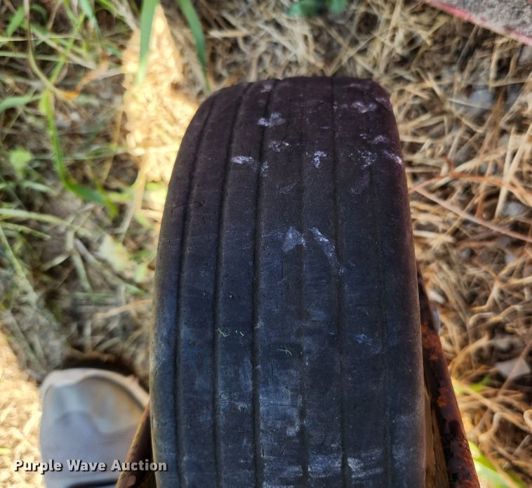 image for item MK9273 International Harvester 284  tractor