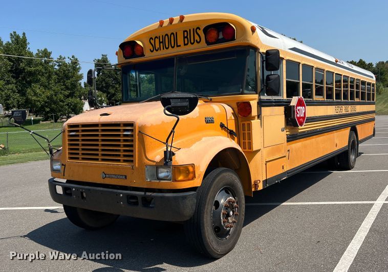 image for item MQ9807 2001 International 3800  school bus