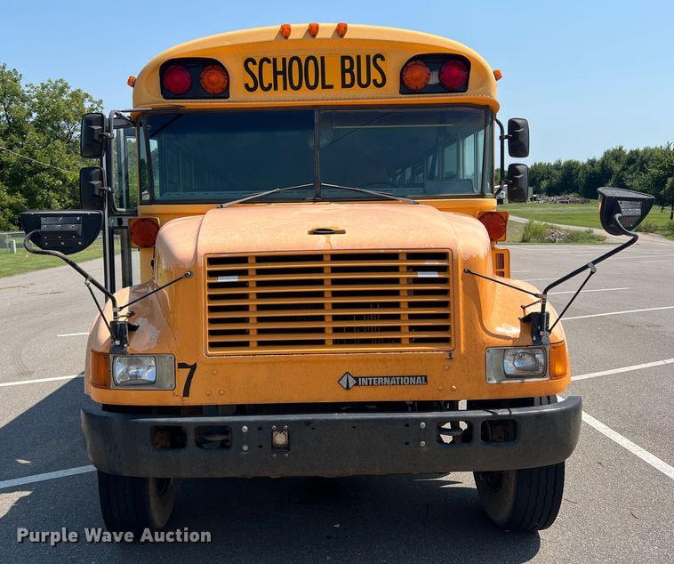 image for item MQ9807 2001 International 3800  school bus