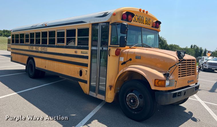 image for item MQ9807 2001 International 3800  school bus