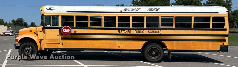 image for item MQ9807 2001 International 3800  school bus