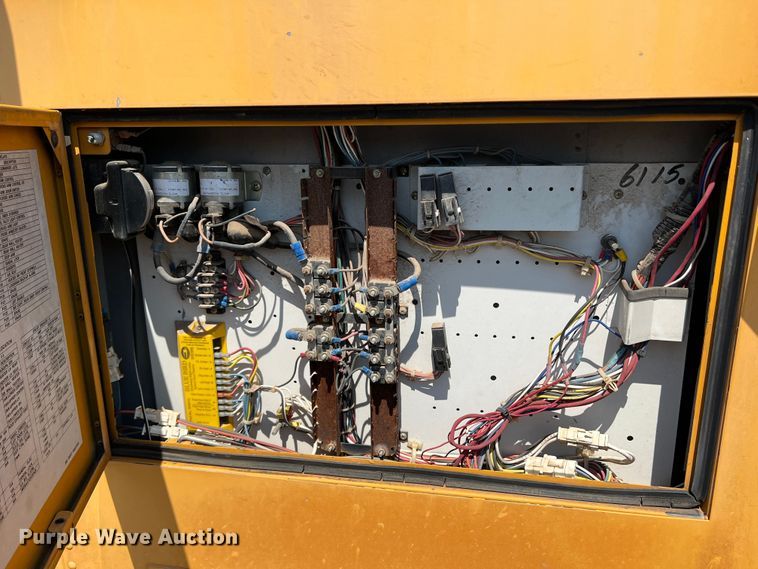 image for item MQ9807 2001 International 3800  school bus