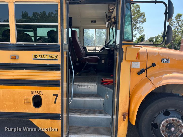 image for item MQ9807 2001 International 3800  school bus