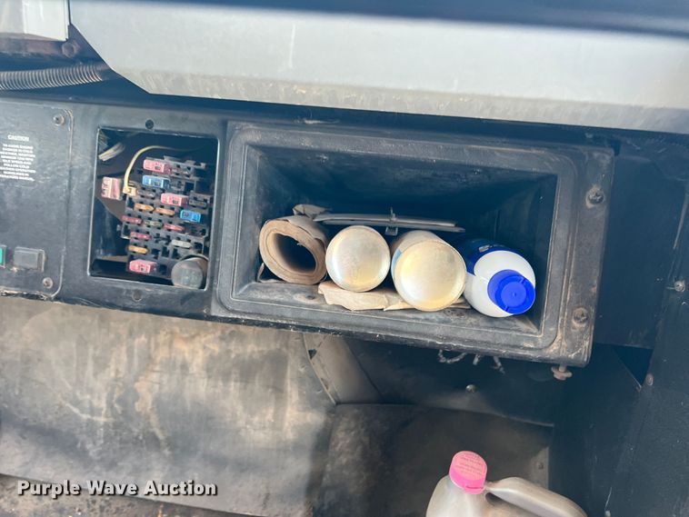 image for item MQ9807 2001 International 3800  school bus