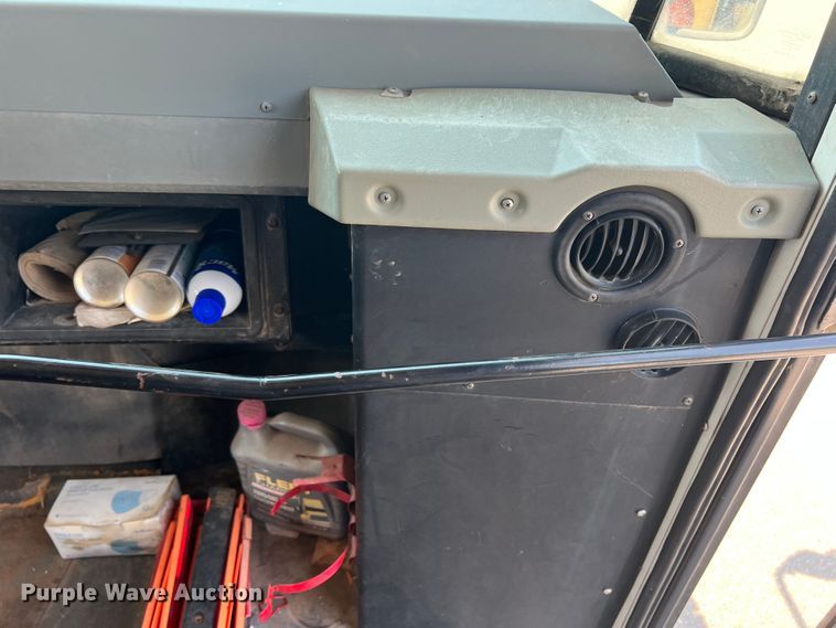 image for item MQ9807 2001 International 3800  school bus