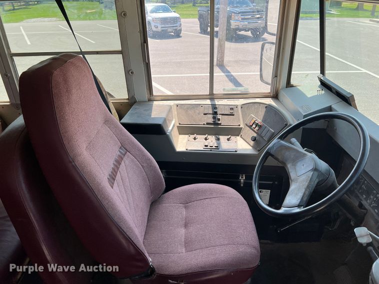 image for item MQ9807 2001 International 3800  school bus