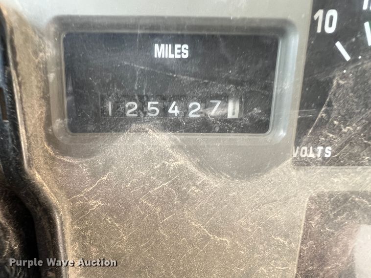 image for item MQ9807 2001 International 3800  school bus