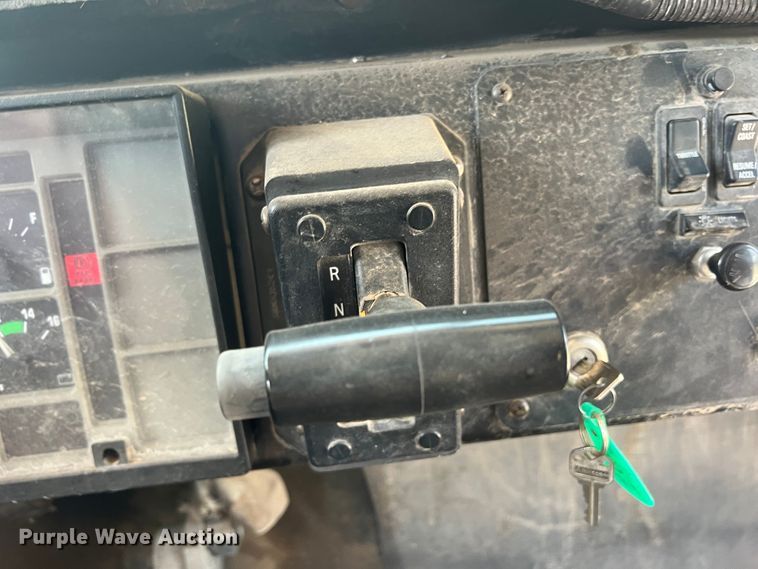 image for item MQ9807 2001 International 3800  school bus