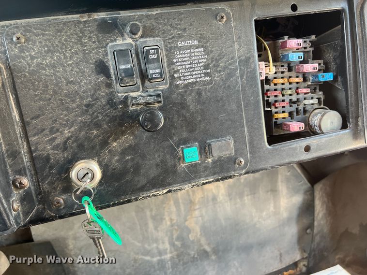 image for item MQ9807 2001 International 3800  school bus