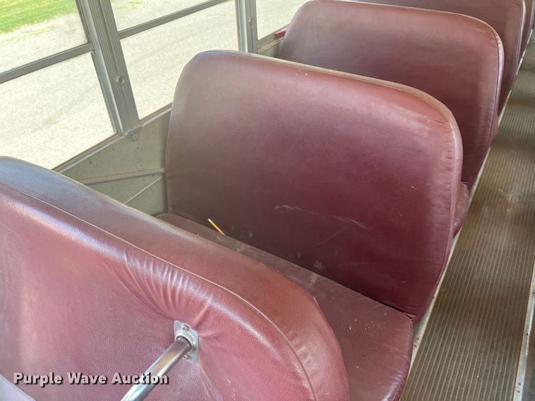 image for item MQ9807 2001 International 3800  school bus