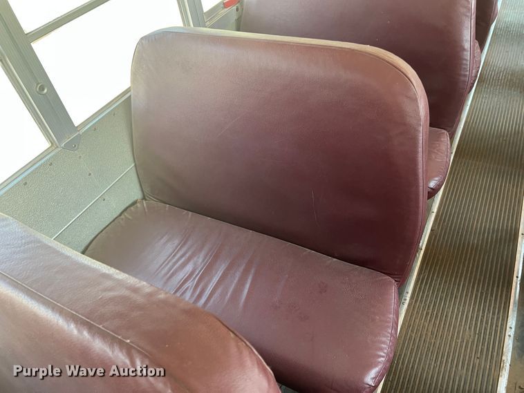 image for item MQ9807 2001 International 3800  school bus