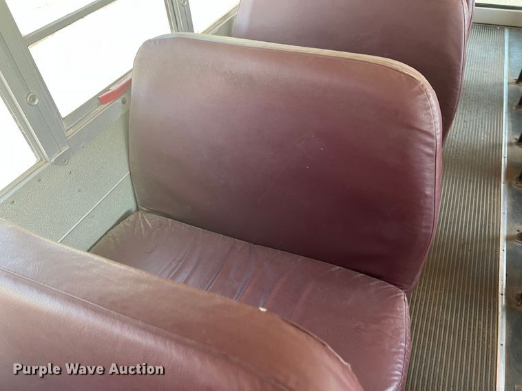 image for item MQ9807 2001 International 3800  school bus