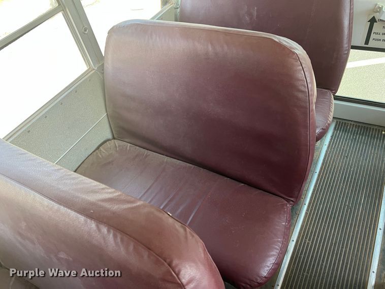 image for item MQ9807 2001 International 3800  school bus