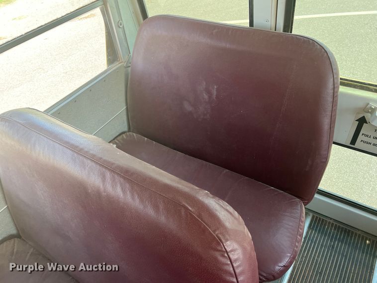 image for item MQ9807 2001 International 3800  school bus