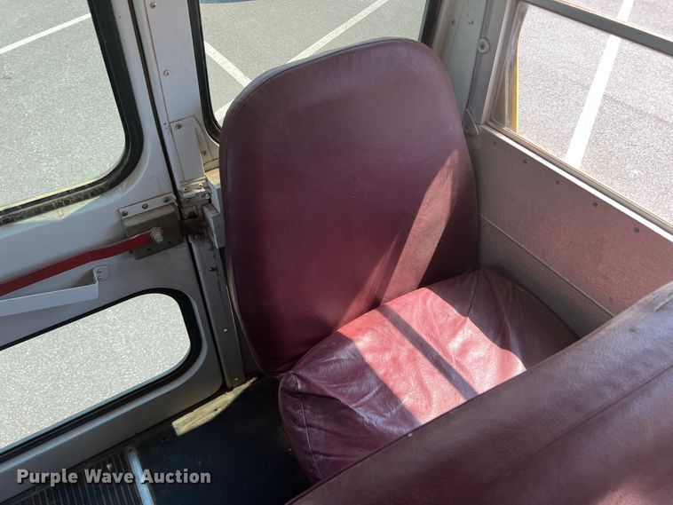 image for item MQ9807 2001 International 3800  school bus