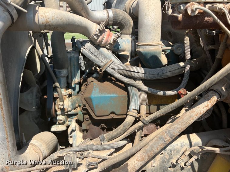 image for item MQ9807 2001 International 3800  school bus