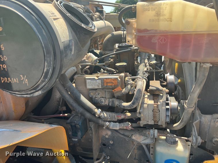 image for item MQ9807 2001 International 3800  school bus