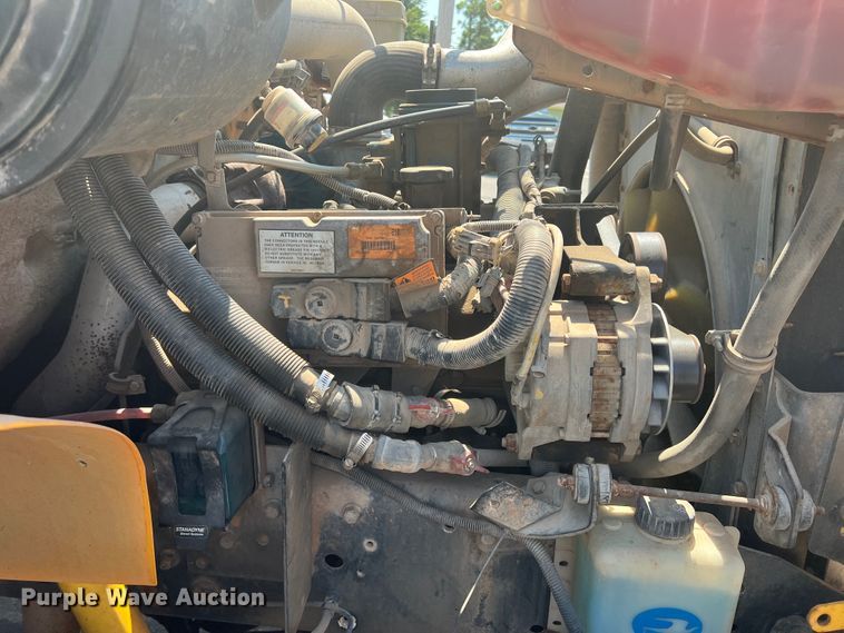 image for item MQ9807 2001 International 3800  school bus