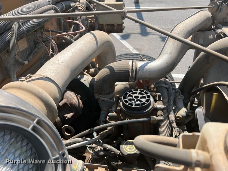 image for item MQ9807 2001 International 3800  school bus