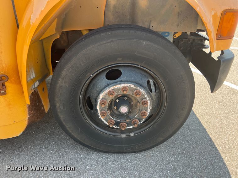 image for item MQ9807 2001 International 3800  school bus