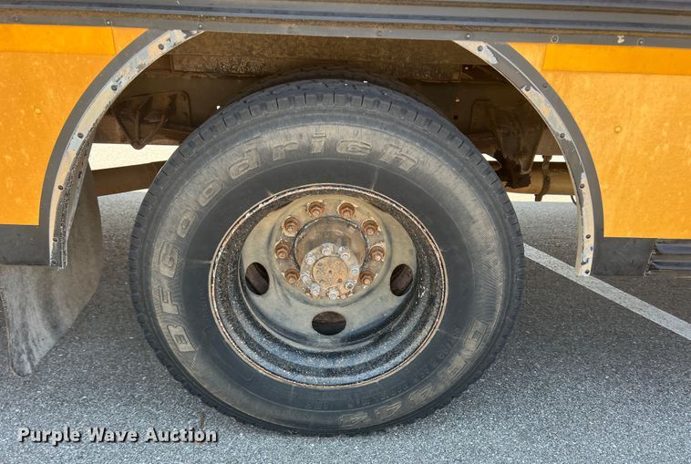 image for item MQ9807 2001 International 3800  school bus